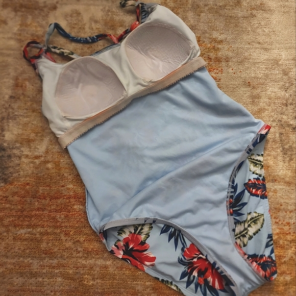 Kona Sol Tropical Floral Crossback One Piece Swimsuit - Picture 9 of 13